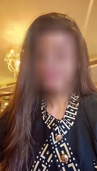 Alexandra, 37
