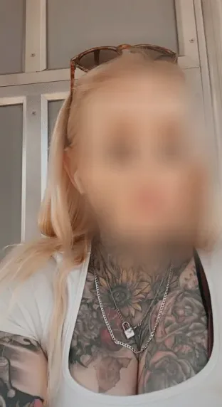 Anna, 37