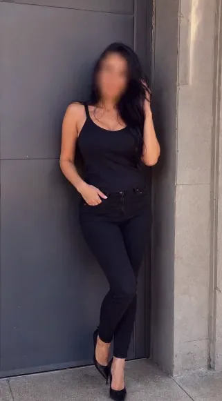 Greta, 33