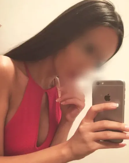 Kathrin, 29