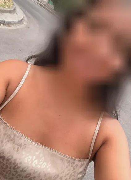 Lara, 37