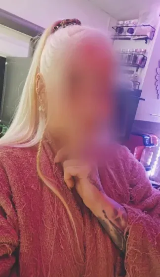 Leonie, 34