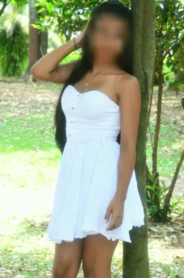 Manuela, 28