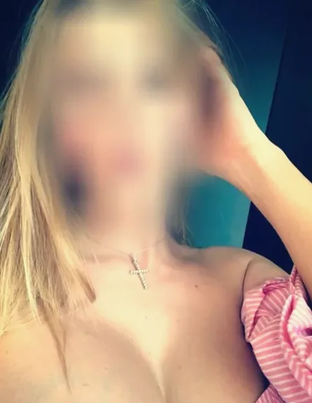 Martina, 34