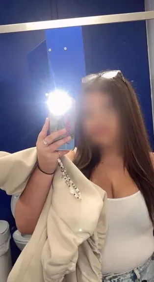Mia, 18