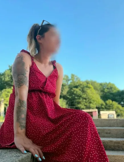 Sandra, 34