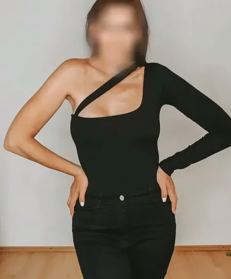 Sophie, 37